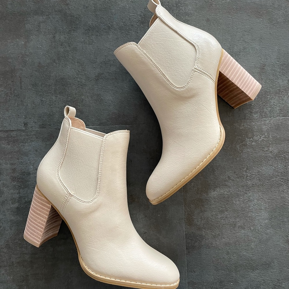 Beautiful Booties (BRAND NEW)